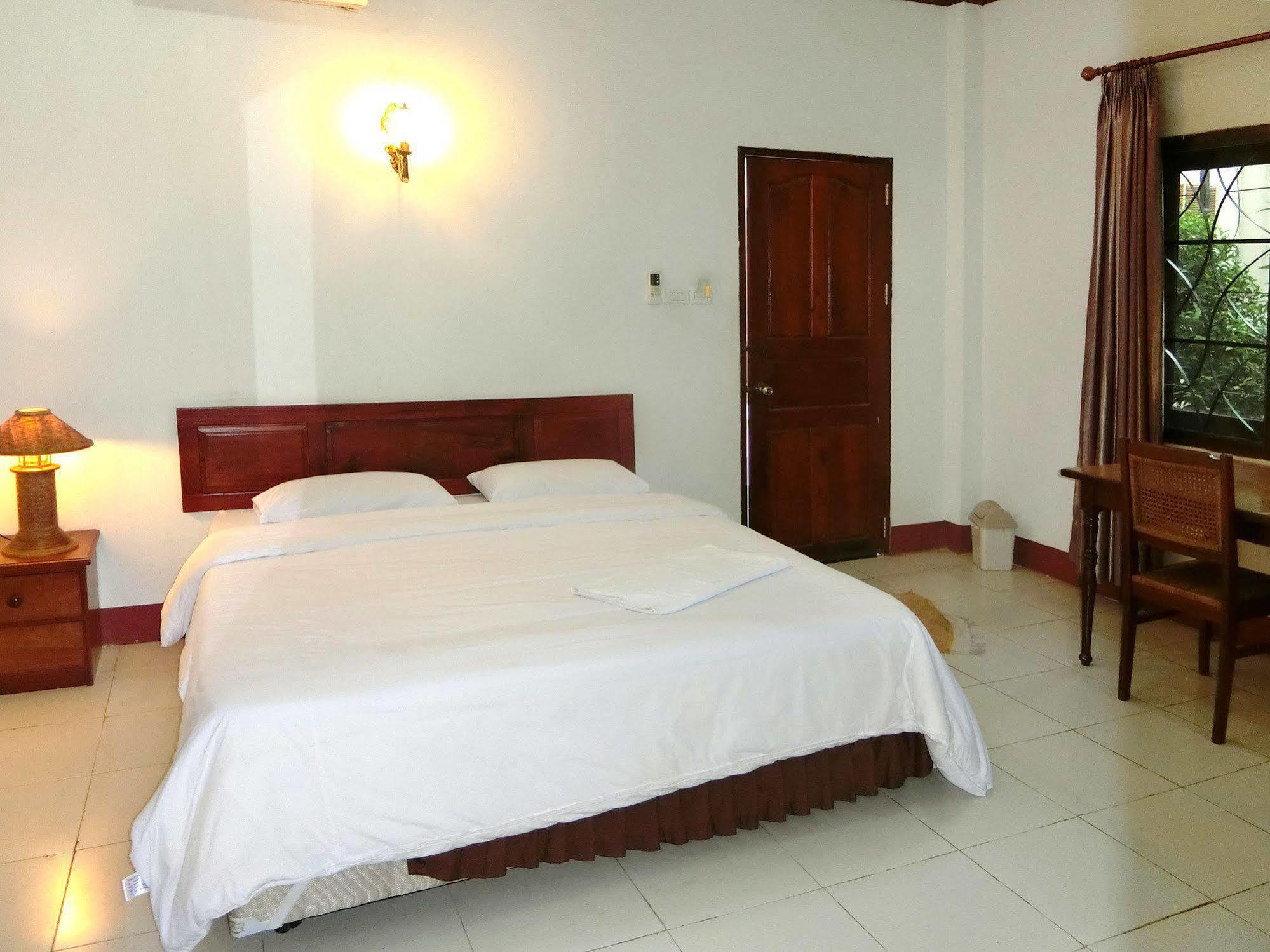 Villa Sisavad Guesthouse Vientiane Exteriér fotografie